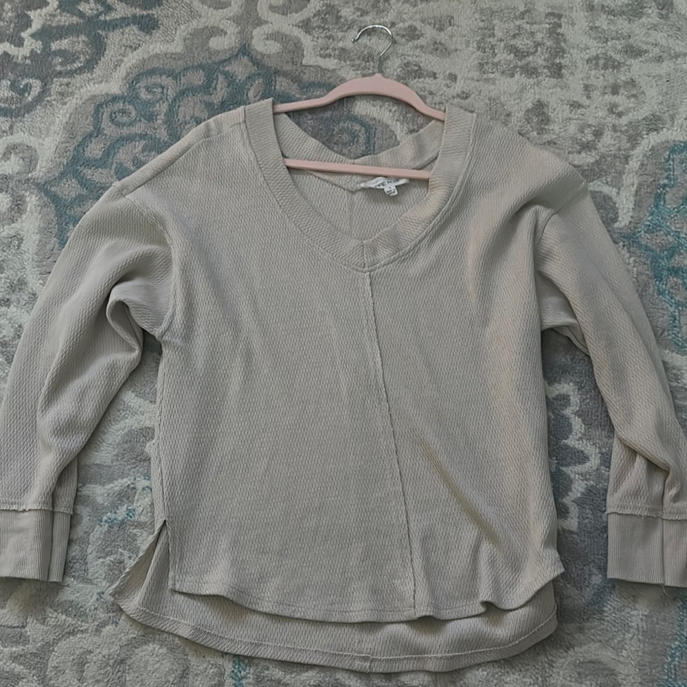 🌸4/$40🌸 Cozy Beige V-Neck Sweater